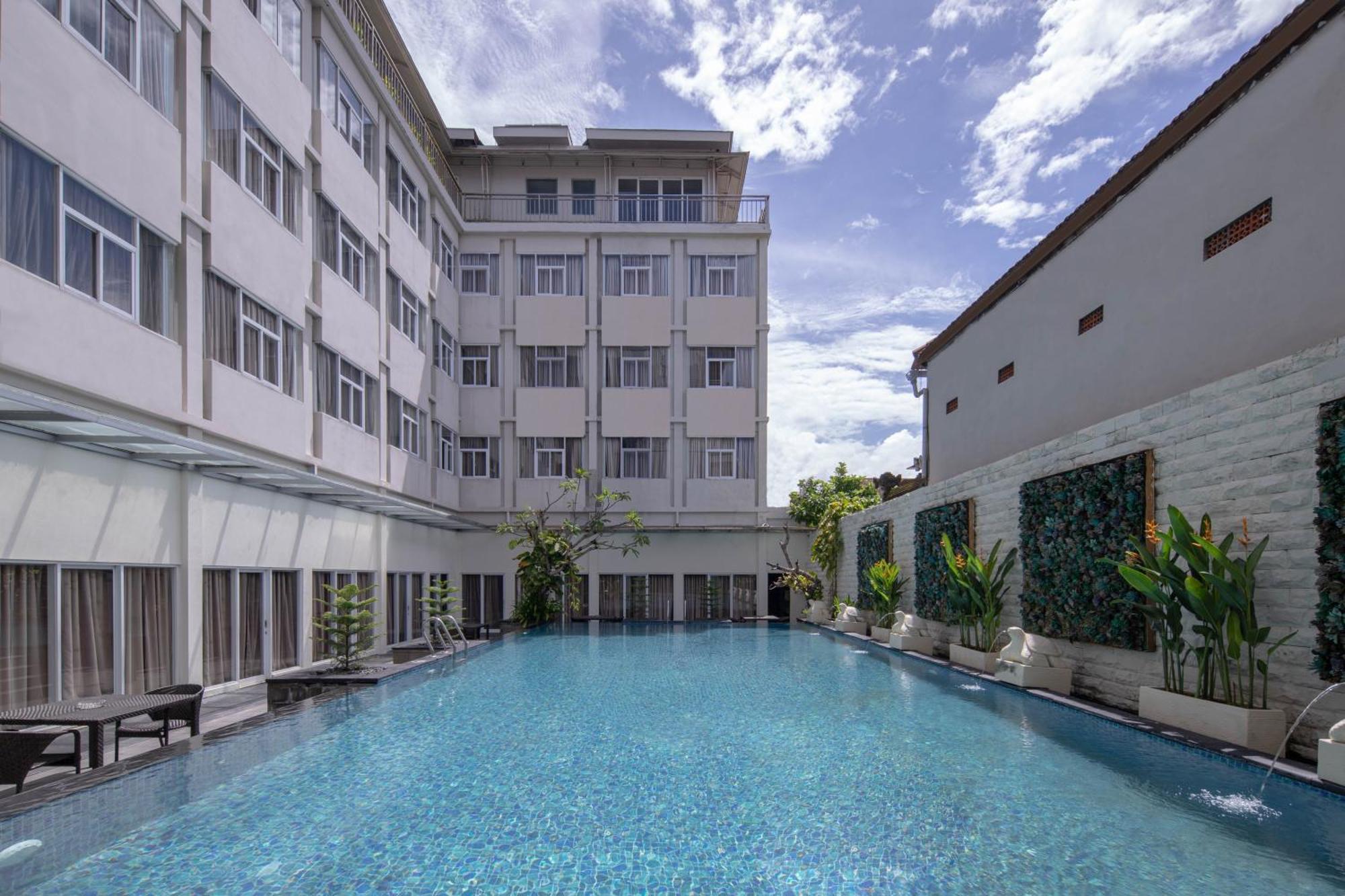 Fashion Hotel Legian Exterior photo